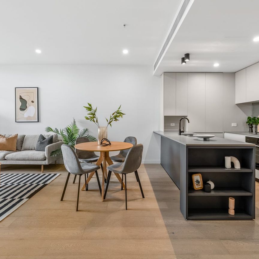 AUSTRALIAN LUXURY THAT FEELS LIKE HOME – IN THE HEART OF RICHMOND! - Photo 1