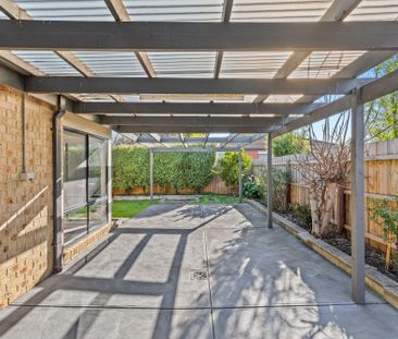 Timeless 4 bedroom Family Living in Leafy Berwick - available now. - Photo 4