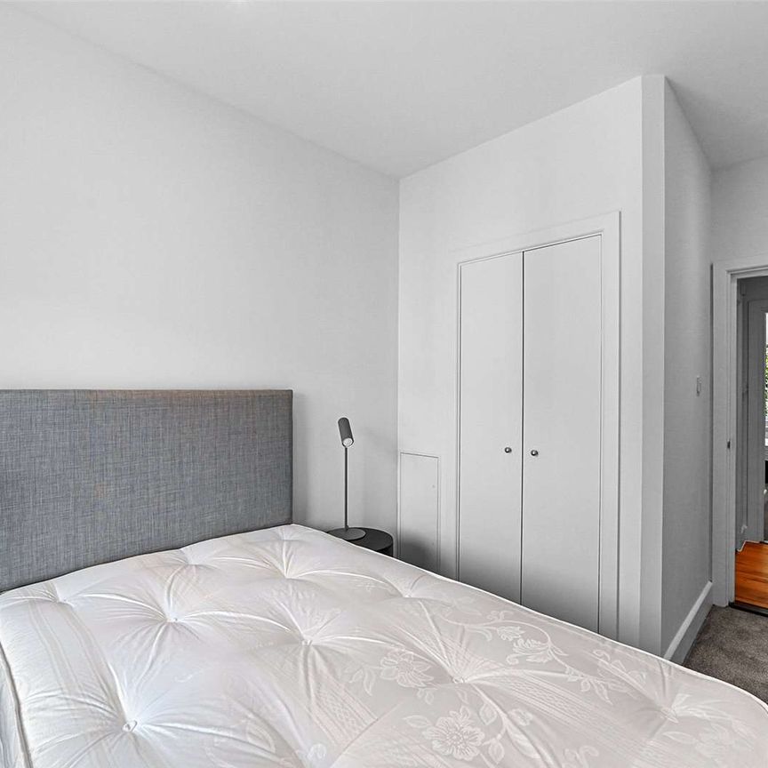 A newly refurbished two bedroom apartment in a convenient City location - Photo 1