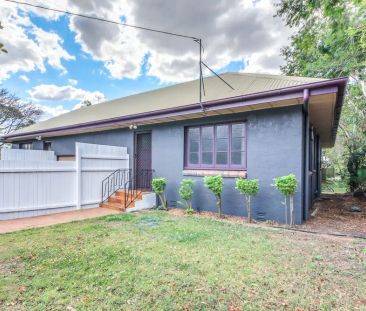 “This recently renovated duplex will not last long! Located conveni... - Photo 3