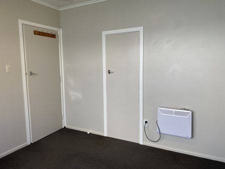 Quite & Cosy 2 Bedroom Home in Silverstream - Rent Negotiable - Photo 4