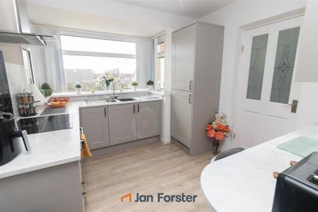 2 bedroom semi-detached bungalow to rent - Photo 5