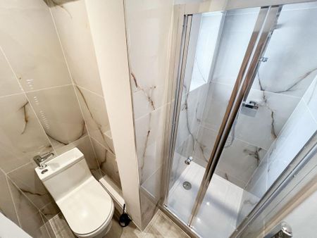 1 bedroom in a house share to rent - Photo 4