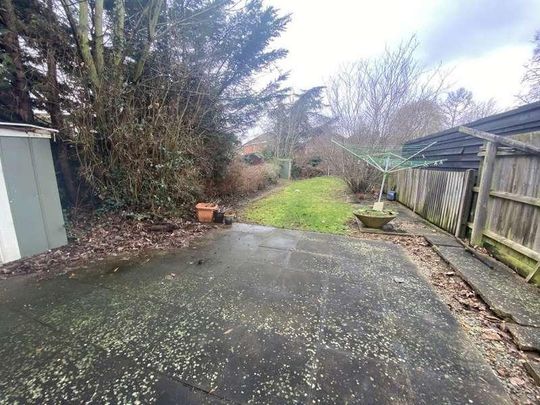 Large Room With Private Shower Room, PE1 - Photo 1