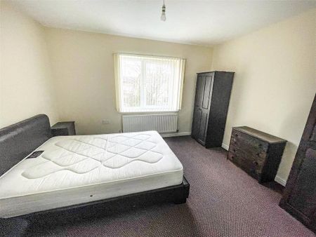 4 bedroom terraced house to rent - Photo 4