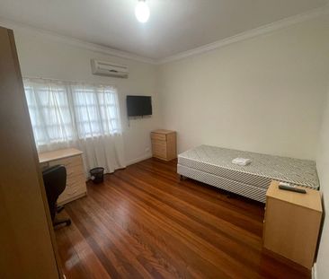 🏡 Fully Furnished room in Prime St Lucia Location – Perfect for UQ ... - Photo 2
