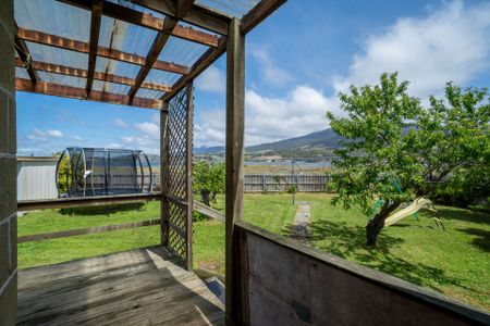 Spacious 3 Bedroom Family Home - Photo 3