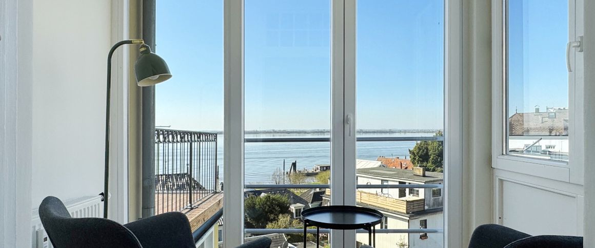 Die Elbe immer im Blick! 4,5 Zi.- Whg. mit gr. Terrasse und 2 Balkonen in Hamburg- Blankenese - Photo 1