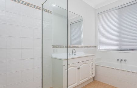 4 Hoya Close, North Lakes QLD 4509 - House For Rent - $670 | Domain - Photo 2