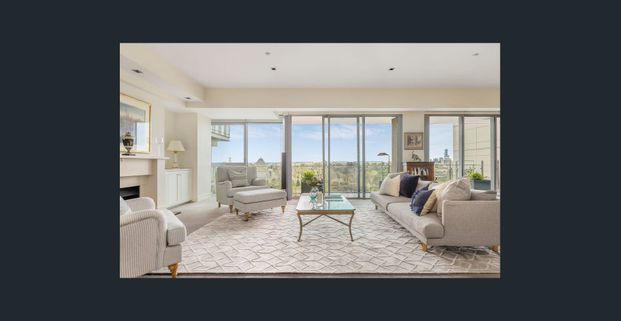 Luxury Royal Domain Apartment With Landmark Views - Photo 1