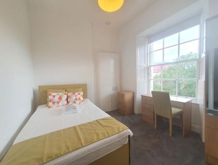 4 bedroom flat to rent - Photo 2