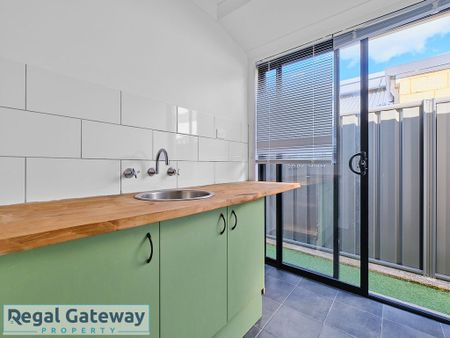 17 Pindalup Street, PIARA WATERS WA 6112 - Photo 5