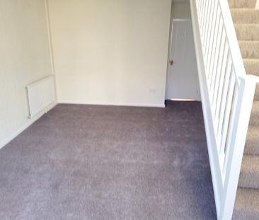 2 bedroom end of terrace house to rent - Photo 2