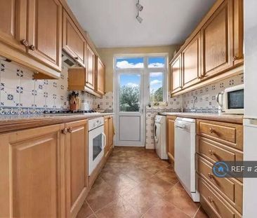 1 bedroom in a house share to rent - Photo 2