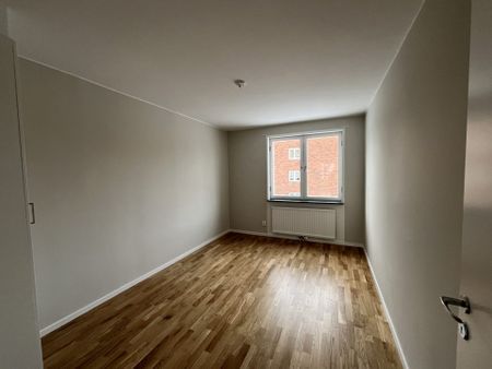 Storgatan 51 (3rok) Nyrenoverad, bilder i annons! - Photo 2