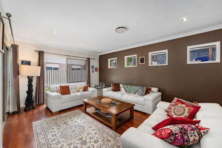 EXECUTIVE LIVING FITTED WITH EVERYTHING! - Photo 2