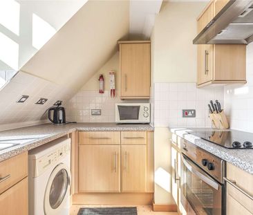 Immaculately presented two bedroom furnished apartment in central W... - Photo 6
