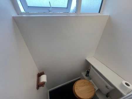3 bedroom terraced house to rent - Photo 4