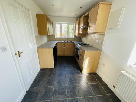 St. Bedes Drive, Boston - Photo 5