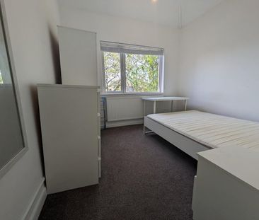 Room in a Shared House, Arthur Road, SO15 - Photo 3