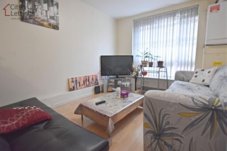 4 bedroom flat to rent - Photo 3