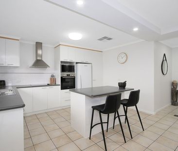 PRACTICAL FAMILY HOME IN CONVENIENT LOCATION! - Photo 6