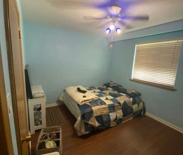 Detached Home For Lease | W9038936 - Photo 2