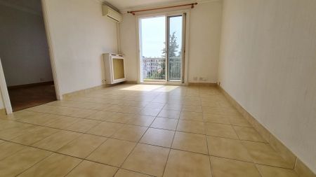 Location Appartement 3 pièces 55m² NICE 06000 - Photo 2