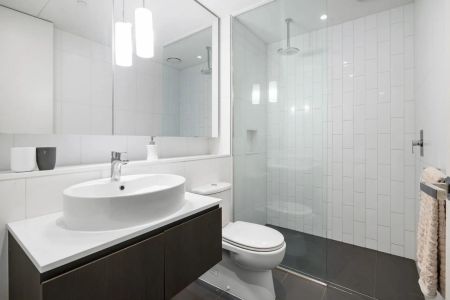 Resort-Style Living in the Heart of South Yarra – Light-Filled unfurnished 1 Bed Apartment with Parking - Photo 5