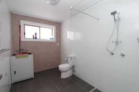 Modern villa in convenient location - Photo 2