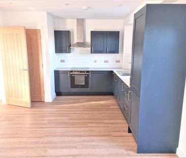 4 bedroom semi-detached house to rent - Photo 4