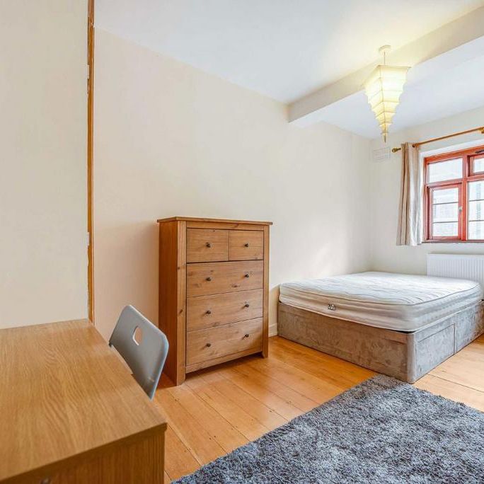 3 bedroom flat to rent - Photo 1
