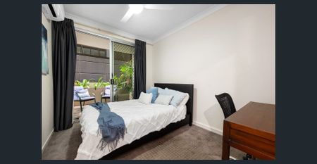 Spacious Living in the Heart of South Brisbane - 3 Bedroom, 2 Bathroom, 1 Carpark Fully Furnished!! - Photo 2
