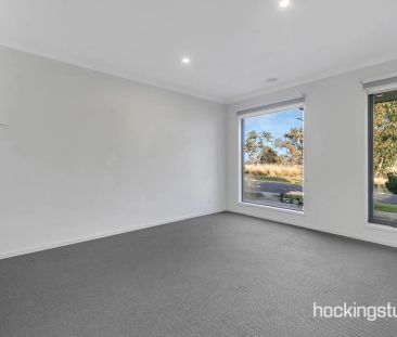 BEAUTIFUL COSY FAMILY HOME IN HEART OF WOLLERT - Photo 1