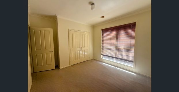 PRIME LOCATION! - Photo 1