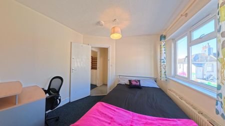 4 bedroom terraced house to rent - Photo 2