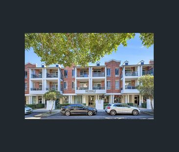 Sun-filled split level apartment - Photo 6