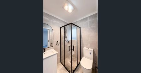 Modern 3-Bed Villa Near Monash Uni with Private Courtyard & Garage - Photo 3