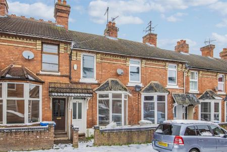 3 bed House - Terraced To Let - Photo 2