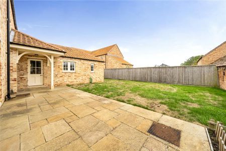 3 bedroom detached house to rent - Photo 3