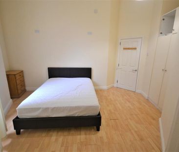 2 bedroom Flat To Let - Photo 5