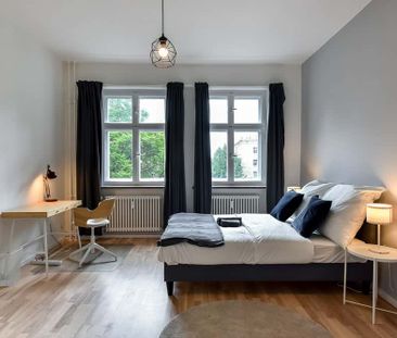 Room in Bernhard-Weiß-Straße, Berlin for 43 m² with 2 bedrooms - Photo 1