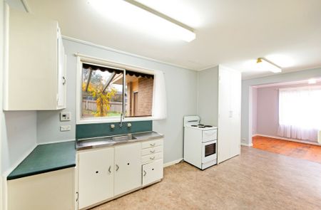 Family Home in Prime Location - Photo 2