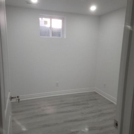 For Lease - 43 Herefordshire Crescent Unit# UNIT 2, Newmarket, Ontario - Photo 1