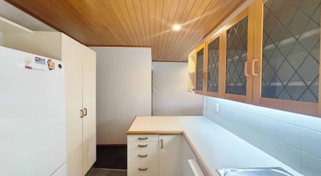 CASHMERE - 2 BEDROOMS, 1 BATHROOM, HEATPUMP, DOUBLE GARAGE - Photo 2