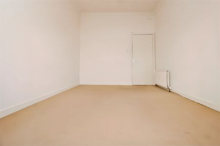 2Bedrooms, 1Bathrooms - Photo 2