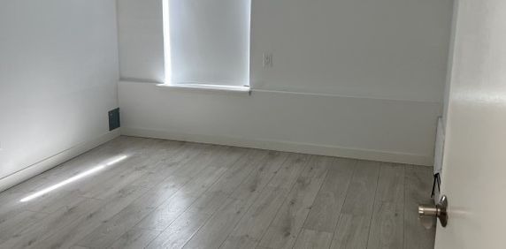 Gary Manor - Photo 2