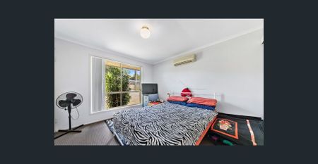 Fresh, Comfortable Living in a Quiet Street - Photo 4