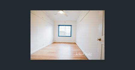 Family Home in Newport! - Photo 4