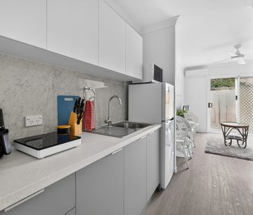 Near New- Modern, Fully Furnished Apartment – All Bills Included! - Photo 6